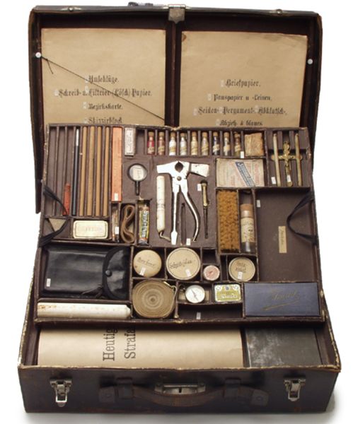 Datei:Tatortkoffer nach Gross.jpg